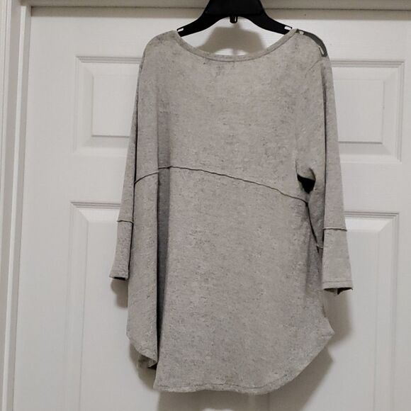 Almost & Famous Gray long sleeve top - Picture 2 of 10